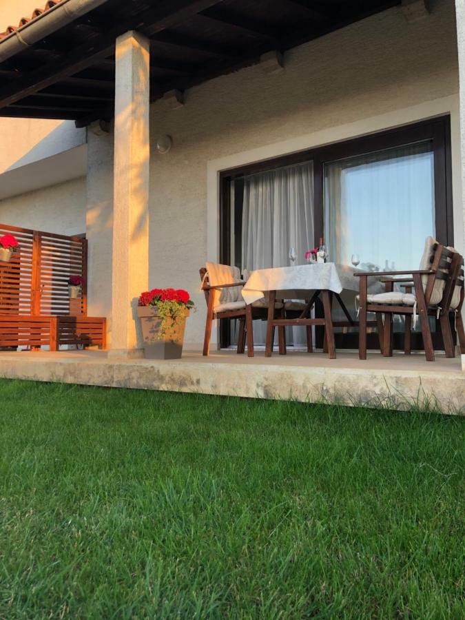 Apartment Vita Funtana Exterior foto